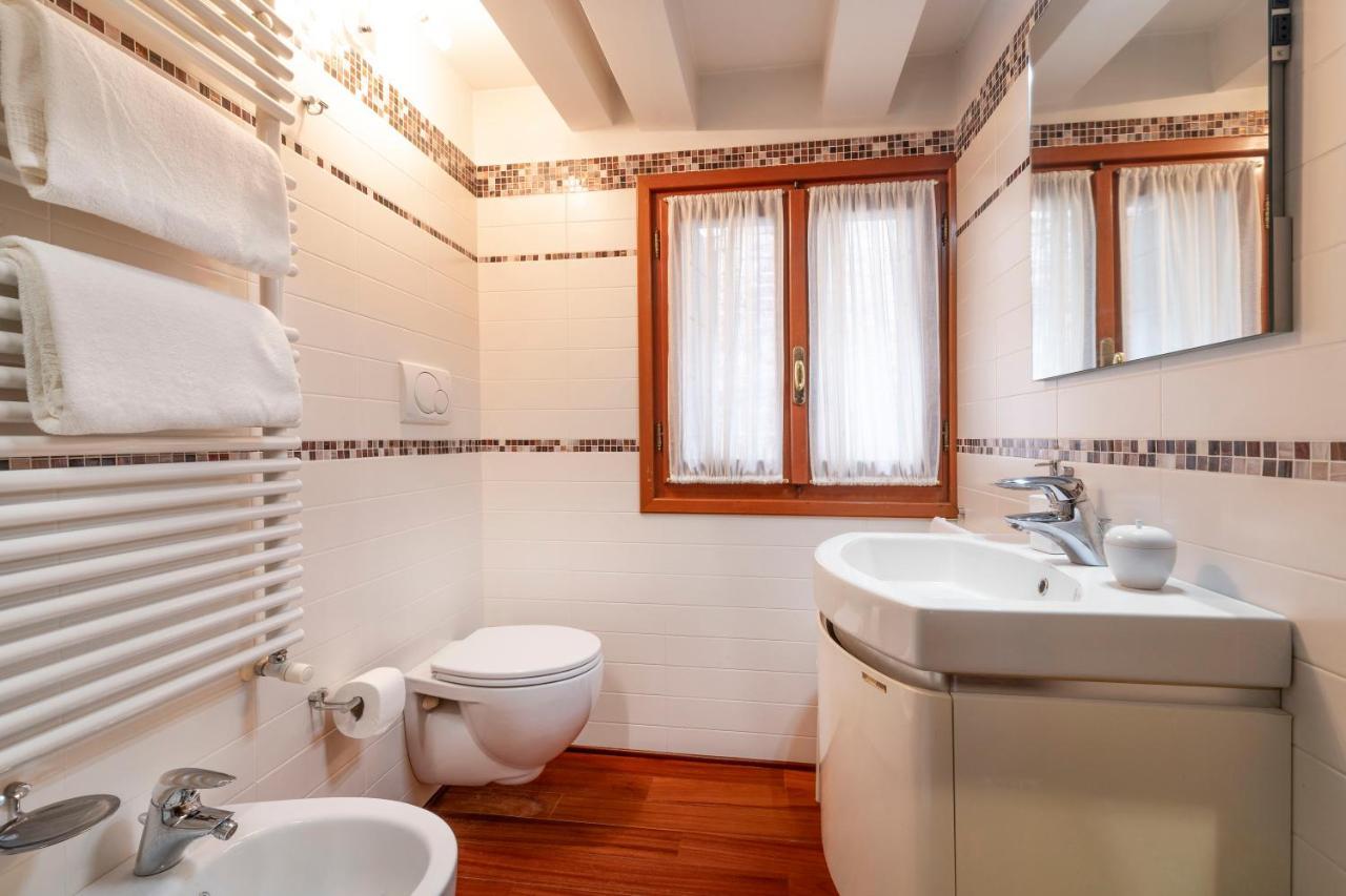Glass House - Loft 2 Minutes To Rialto Bridge & View * Venetië