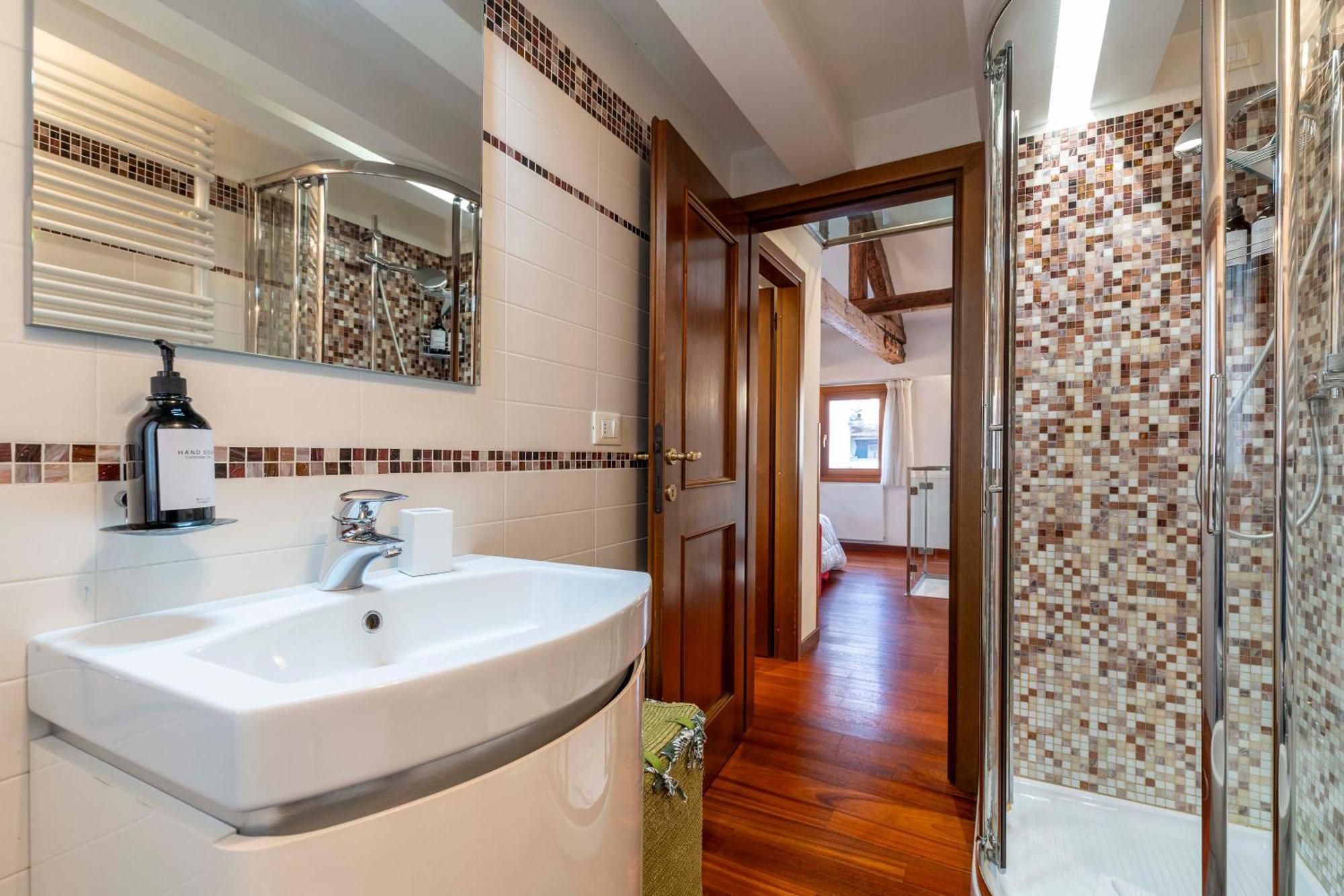 Glass House - Loft 2 Minutes To Rialto Bridge & View * Venetië